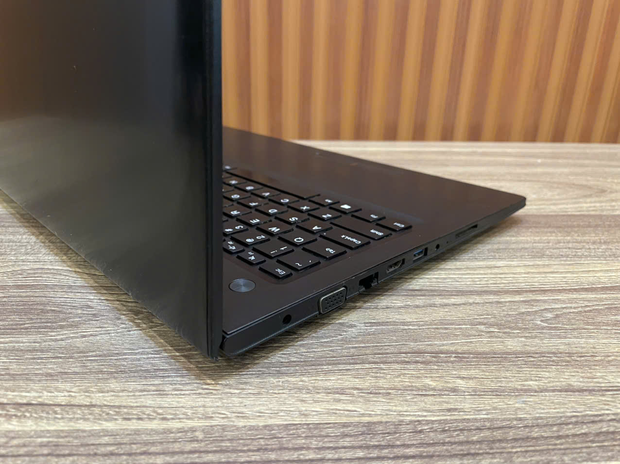 Laptop Lenovo Ideapad _ 15.6" FHD / i5-6200U / 8G / 120G (Tạm hết hàng)