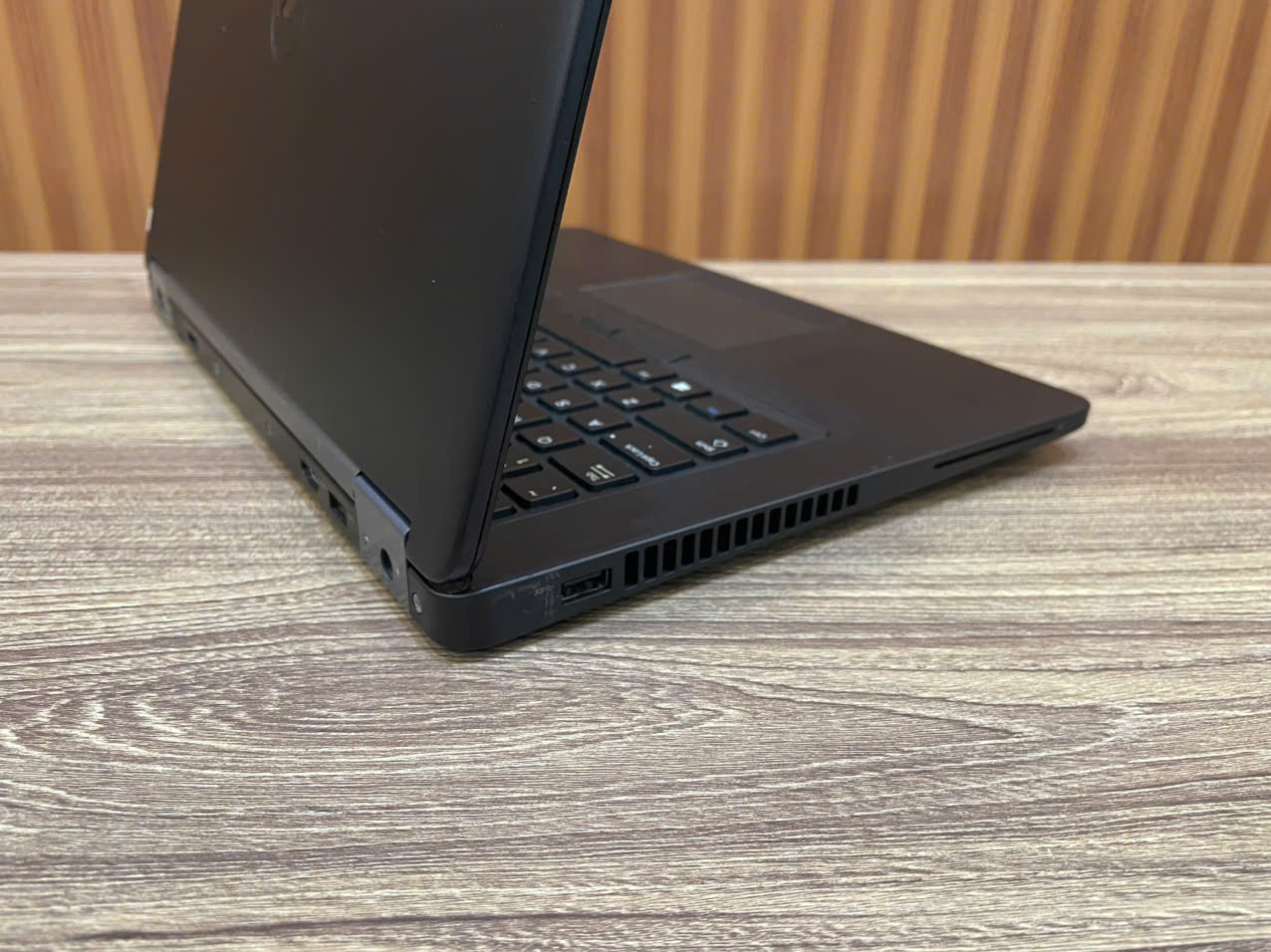 Laptop Dell Latitude 5470 _ 14" FHD / i7-6600U / 16G / 256G (Tạm hết hàng)
