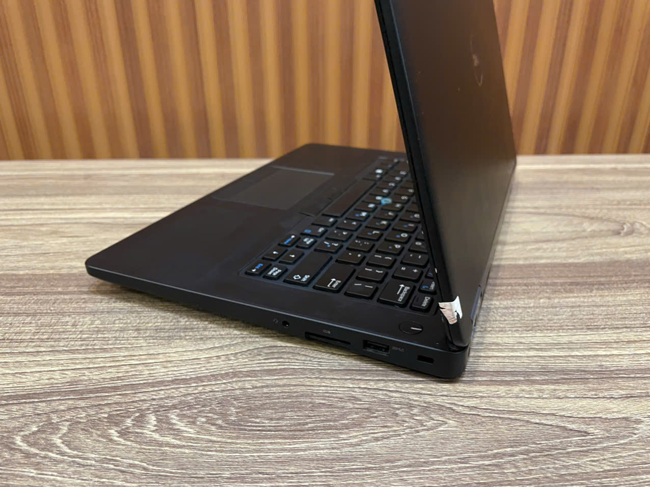 Laptop Dell Latitude 5470 _ 14" FHD / i7-6600U / 16G / 256G (Tạm hết hàng)