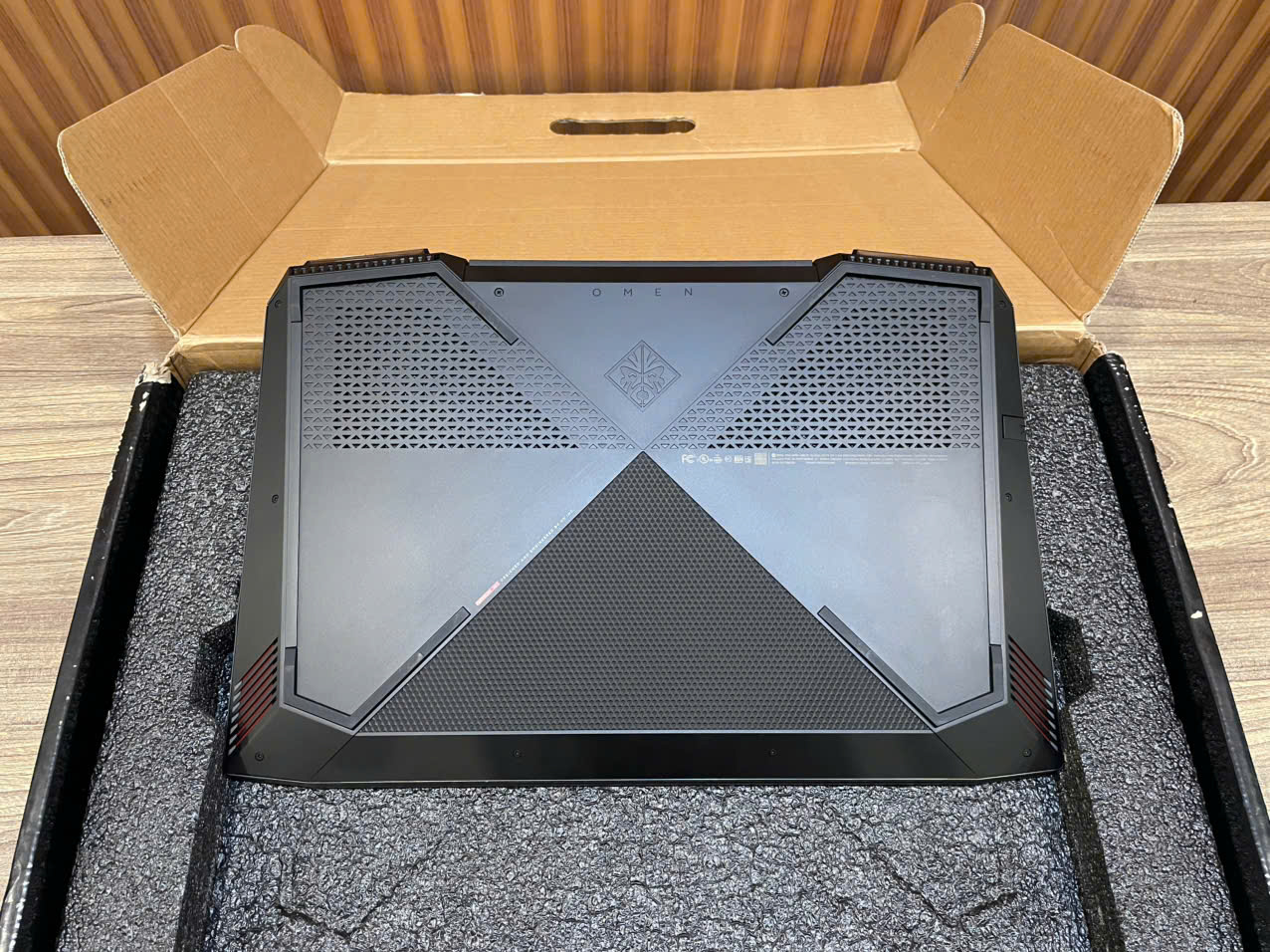 Laptop Gaming HP OMEN 15T - 15.6" IPS / i7-7700HQ / GTX 1060 Max-Q / 16GB / SSD 256G + HDD 2Tb (box 2nd)