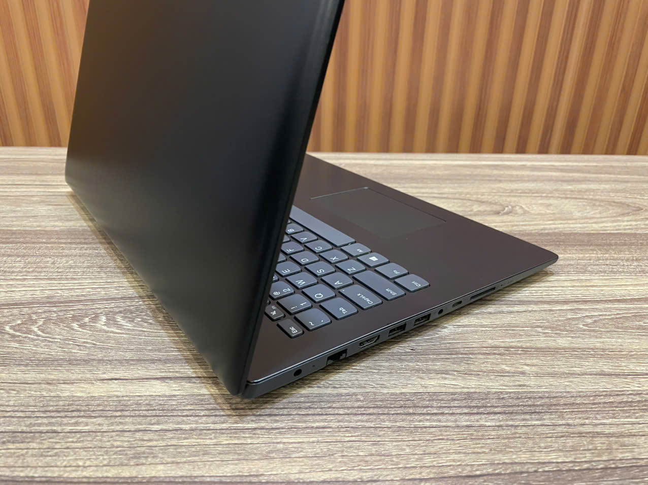 Laptop Lenovo Ideapad 81BG_ 15.6" FHD / i5-8250U / 8G / 120G (Tạm hết hàng)