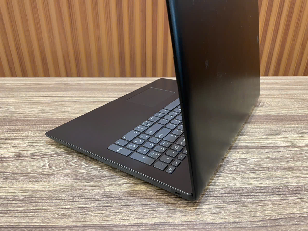 Laptop Lenovo Ideapad 81BG_ 15.6" FHD / i5-8250U / 8G / 120G (Tạm hết hàng)