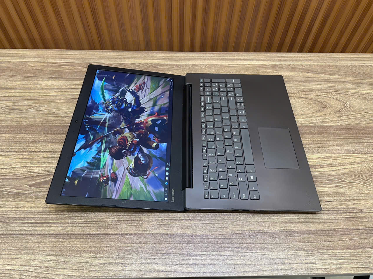 Laptop Lenovo Ideapad 81BG_ 15.6" FHD / i5-8250U / 8G / 120G (Tạm hết hàng)