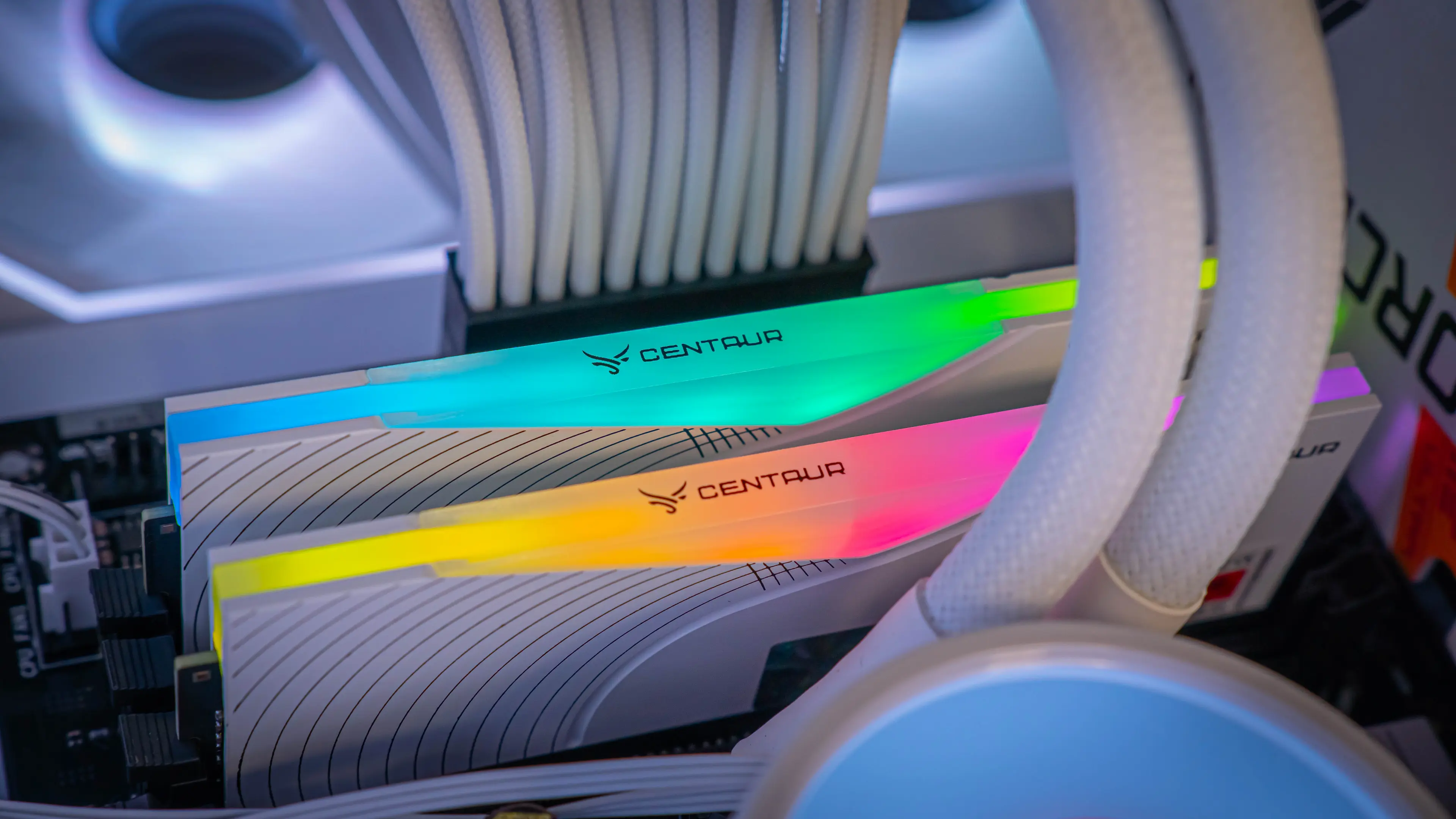 Ram 8G Centaur Ragnarok RGB Pro - 3200Mhz - trắng