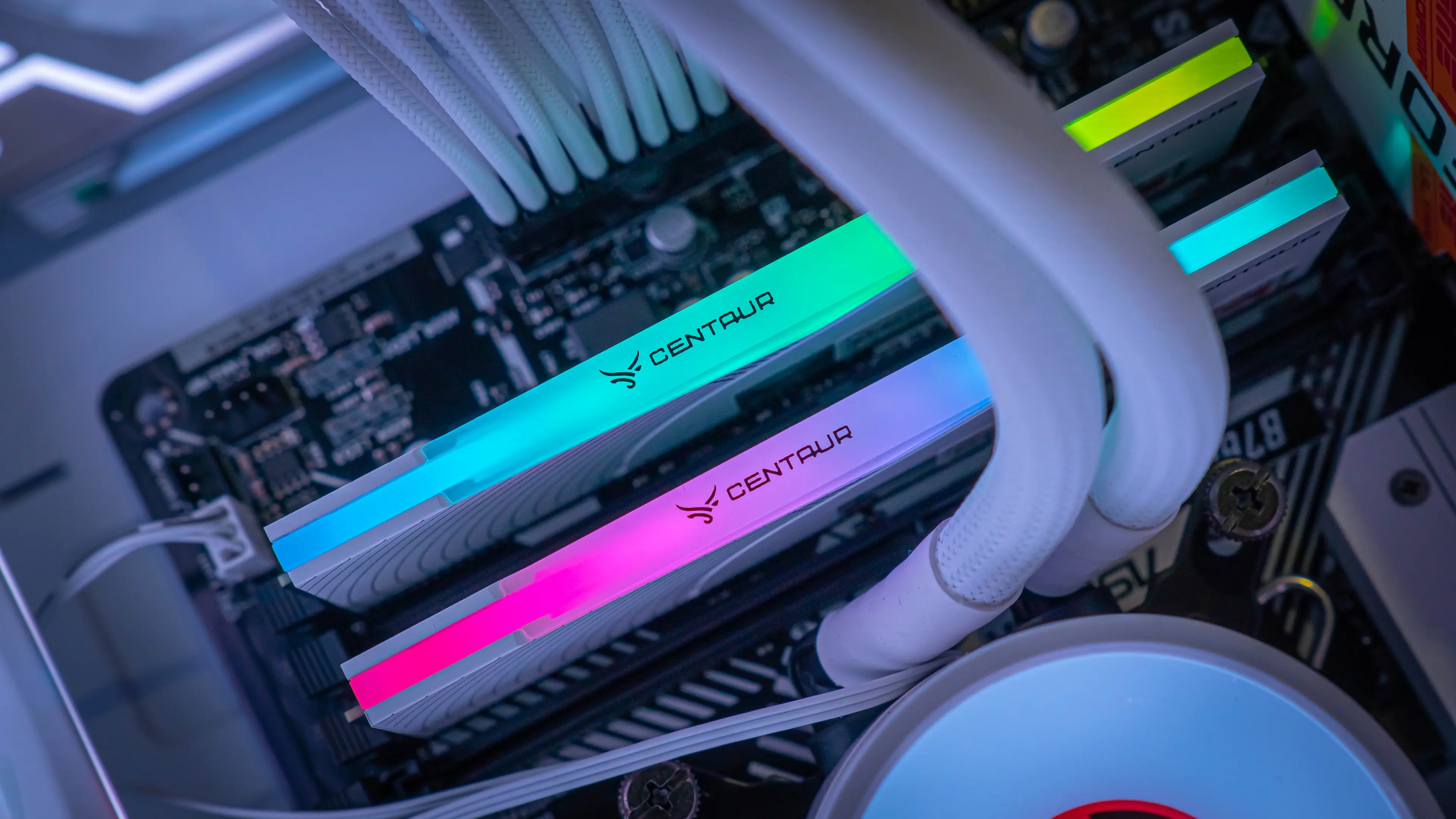 Ram 8G Centaur Ragnarok RGB Pro - 3200Mhz - trắng