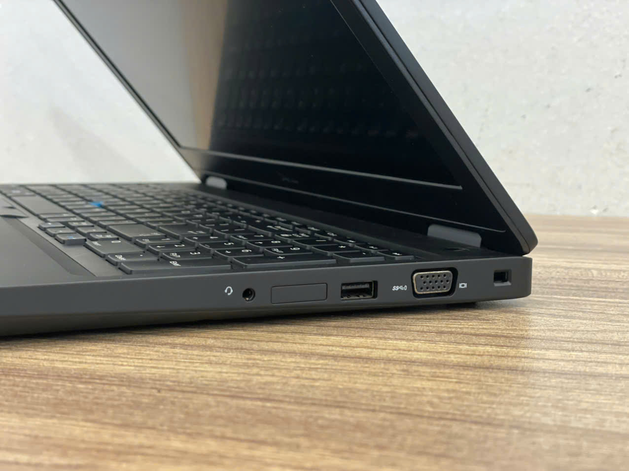 Laptop Dell Precision 3530 - 15.6" FHD / i7-8750H / 16GB / 256GB / QUADRO P600 (2nd)