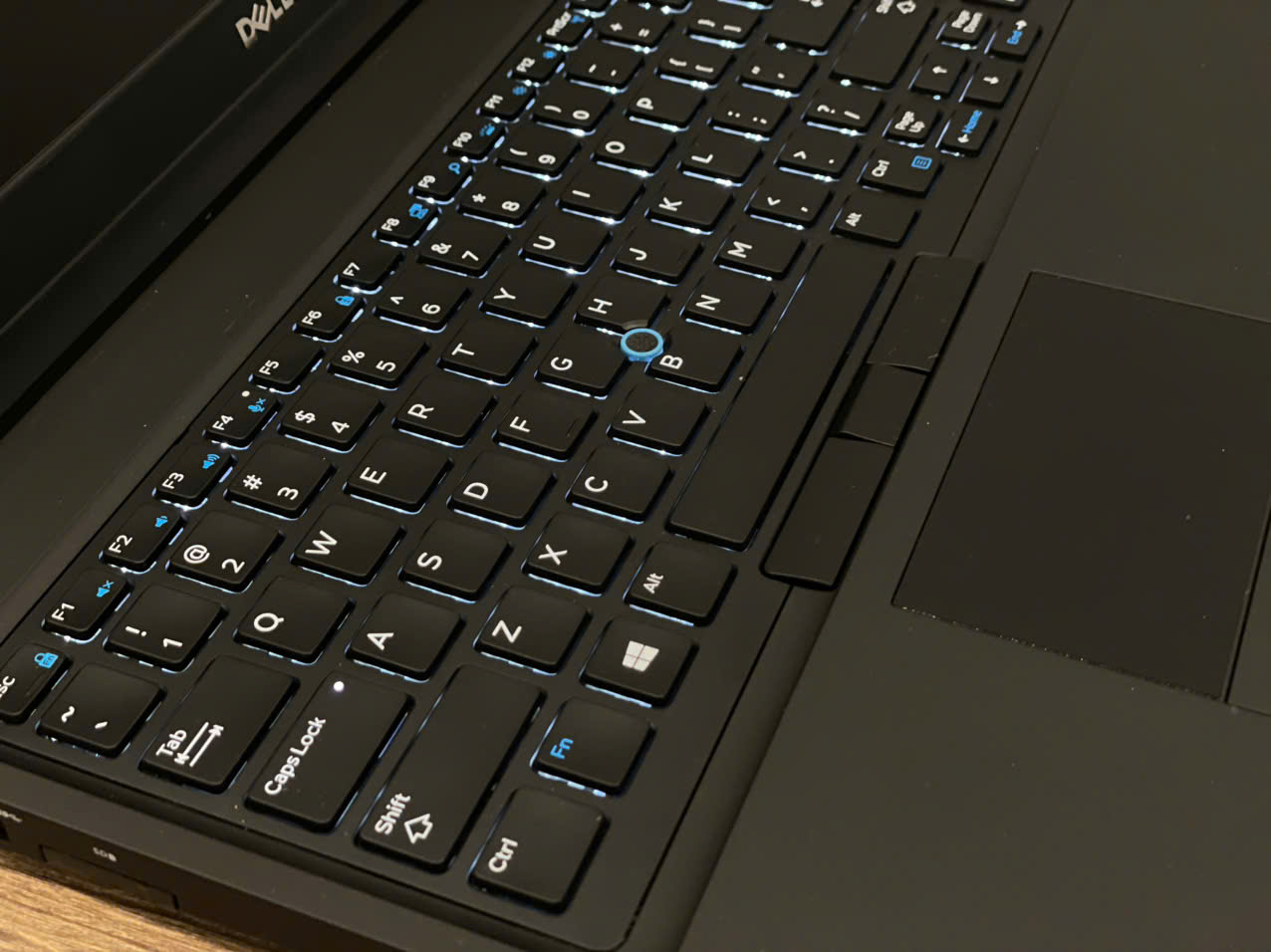 Laptop Dell Precision 3530 - 15.6" FHD / i7-8750H / 16GB / 256GB / QUADRO P600 (2nd)