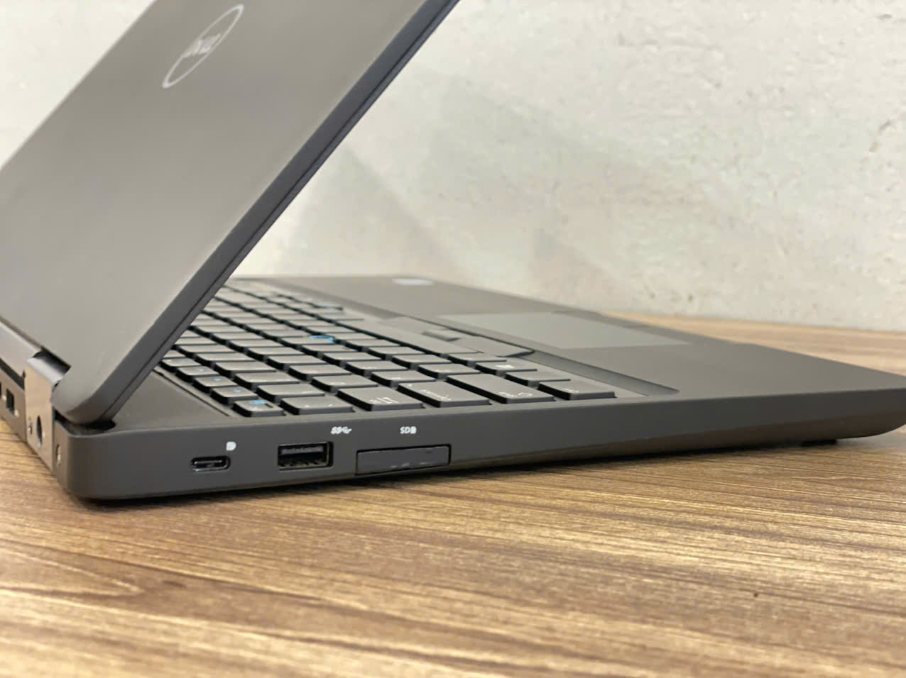 Laptop Dell Precision 3530 - 15.6" FHD / i7-8750H / 16GB / 256GB / QUADRO P600 (2nd)